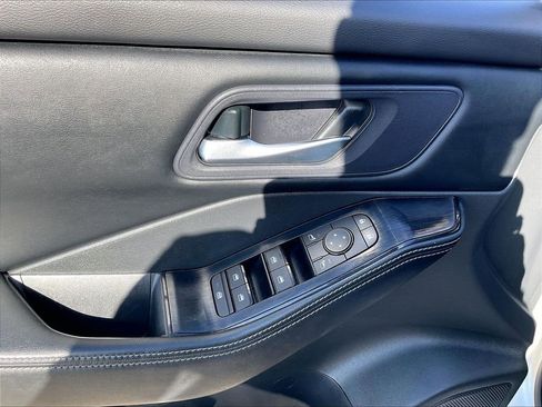 Used 2024 Nissan Rogue SV image 38