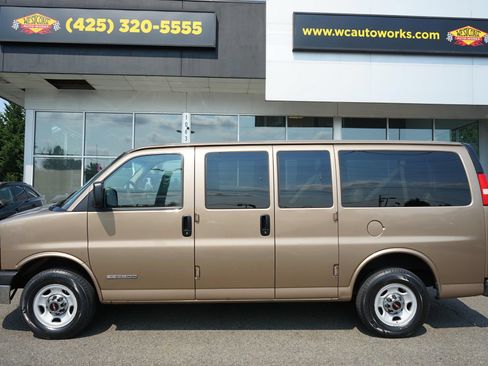 Used 2003 GMC Savana 2500 Passenger w/ Sle Preferred Equipment Group RWD image 2