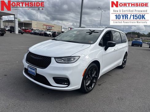 New 2026 Chrysler Pacifica Limited w/ Uconnect Theater Family Group image 1