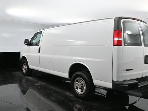 Used 2022 Chevrolet Express 2500 w/ Driver Convenience Package image 5