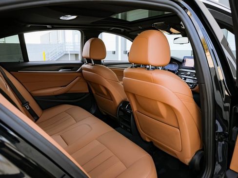 Used 2021 BMW 540i w/ Convenience Package image 25