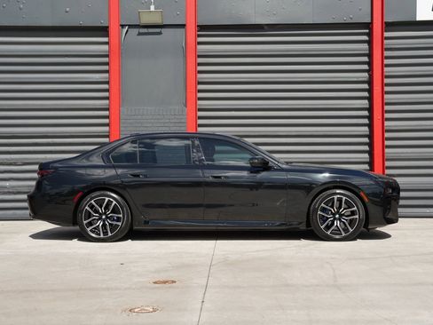 Used 2023 BMW i7 xDrive60 w/ Executive Package 2 AWD/4WD image 2