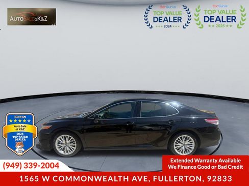 Used 2018 Toyota Camry XLE FWD image 2