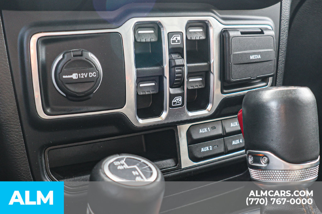 Used 2023 Jeep Wrangler Unlimited Sahara AWD/4WD image 35