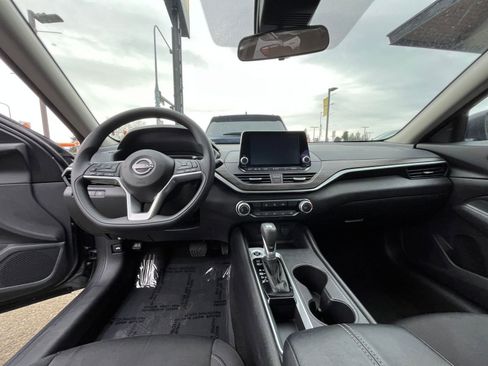 Used 2025 Nissan Altima 2.5 SV FWD image 34