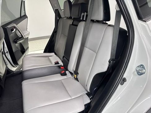 Used 2018 Toyota RAV4 Limited w/ Carpet Mat Package FWD image 27