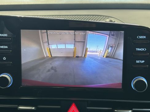 Used 2022 Hyundai Elantra SEL w/ Convenience + Premium Package FWD image 14
