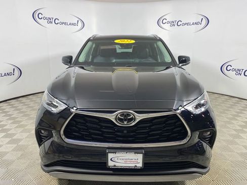 Used 2022 Toyota Highlander Platinum image 2