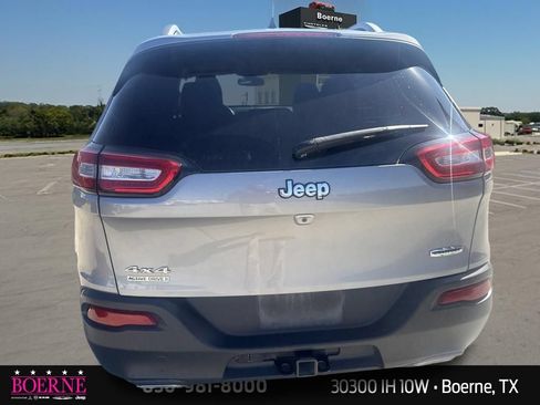 Used 2016 Jeep Cherokee Latitude w/ Trailer Tow Group AWD/4WD image 11