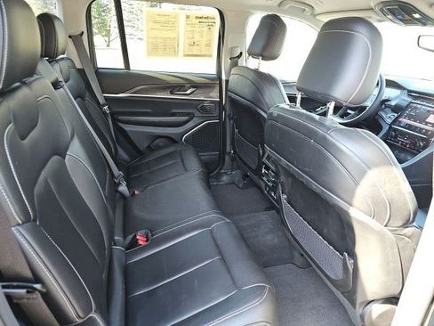 Used 2023 Jeep Grand Cherokee Limited w/ Black Appearance Package image 16