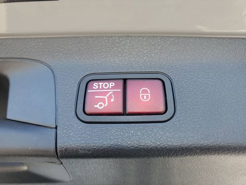 Used 2024 Mercedes-Benz GLS 580 4MATIC image 39