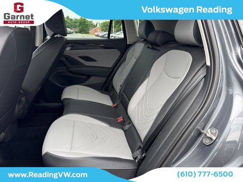 Used 2025 Volkswagen Tiguan SE AWD/4WD image 13
