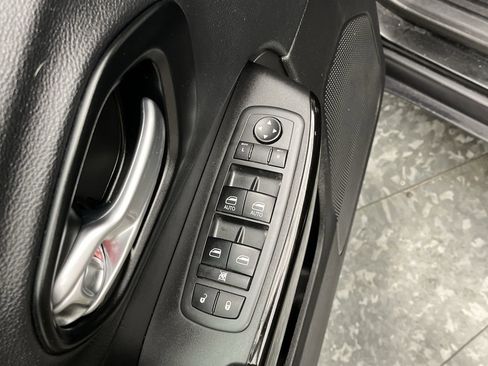 Used 2021 Jeep Cherokee Latitude Plus FWD image 7