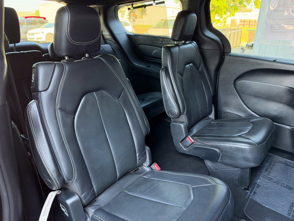 Used 2019 Chrysler Pacifica Touring-L w/ S Appearance Package FWD image 17
