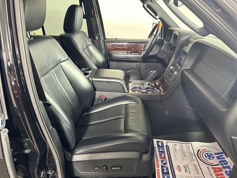 Used 2017 Lincoln Navigator Select image 20
