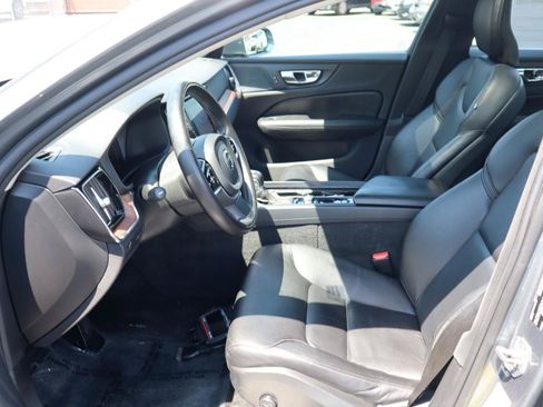 Used 2019 Volvo S60 T5 Momentum w/ Multimedia Package FWD image 17