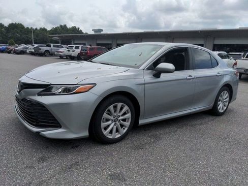 Used 2020 Toyota Camry LE FWD image 8