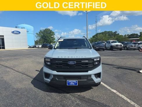 Used 2025 Ford Expedition Active RWD image 8
