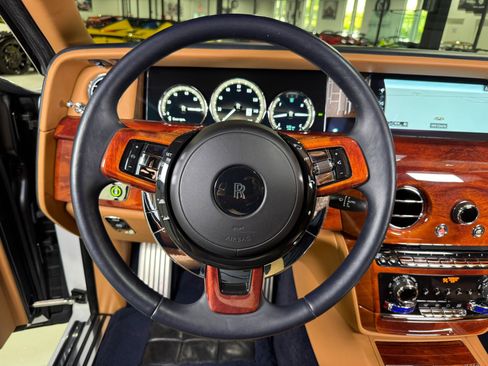 Used 2018 Rolls-Royce Phantom Extended Wheelbase image 22