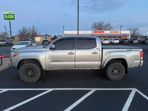 Used 2019 Toyota Tacoma SR5 image 3
