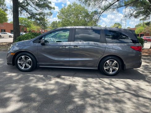 Used 2019 Honda Odyssey Touring image 2