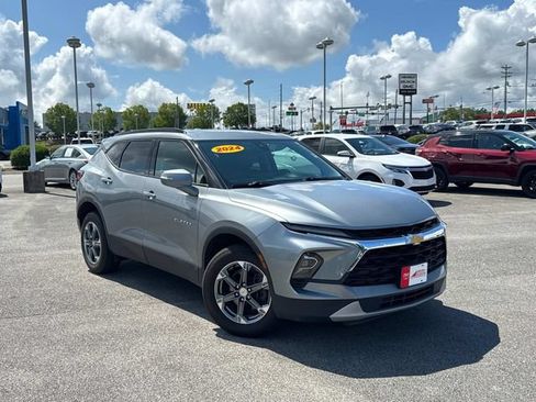 Used 2024 Chevrolet Blazer LT FWD image 2