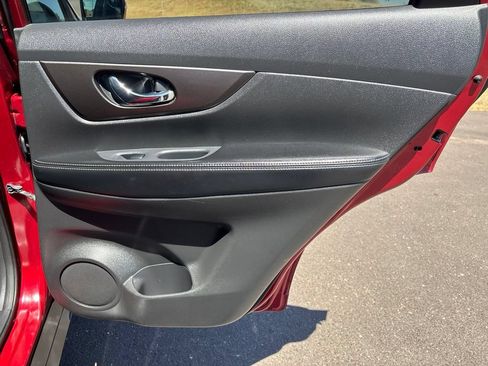 Used 2014 Nissan Rogue SV w/ SV Family Package FWD image 20