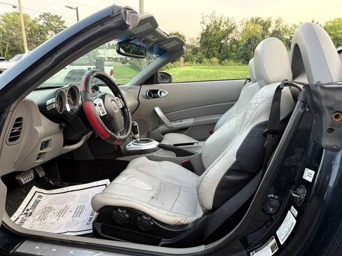 Used 2007 Nissan 350Z Touring RWD image 16
