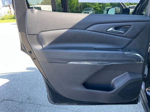 Used 2025 Chevrolet Traverse LT FWD image 16