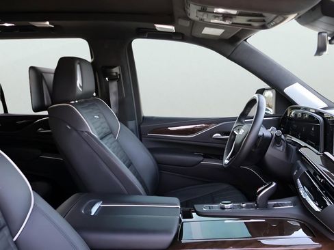 Used 2024 Cadillac Escalade Sport Platinum w/ Heavy-Duty Trailer Package image 10