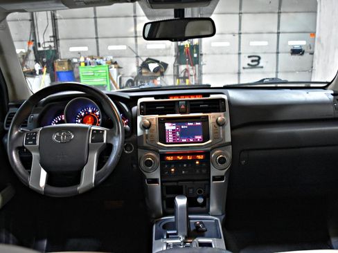 Used 2013 Toyota 4Runner Limited RWD image 38
