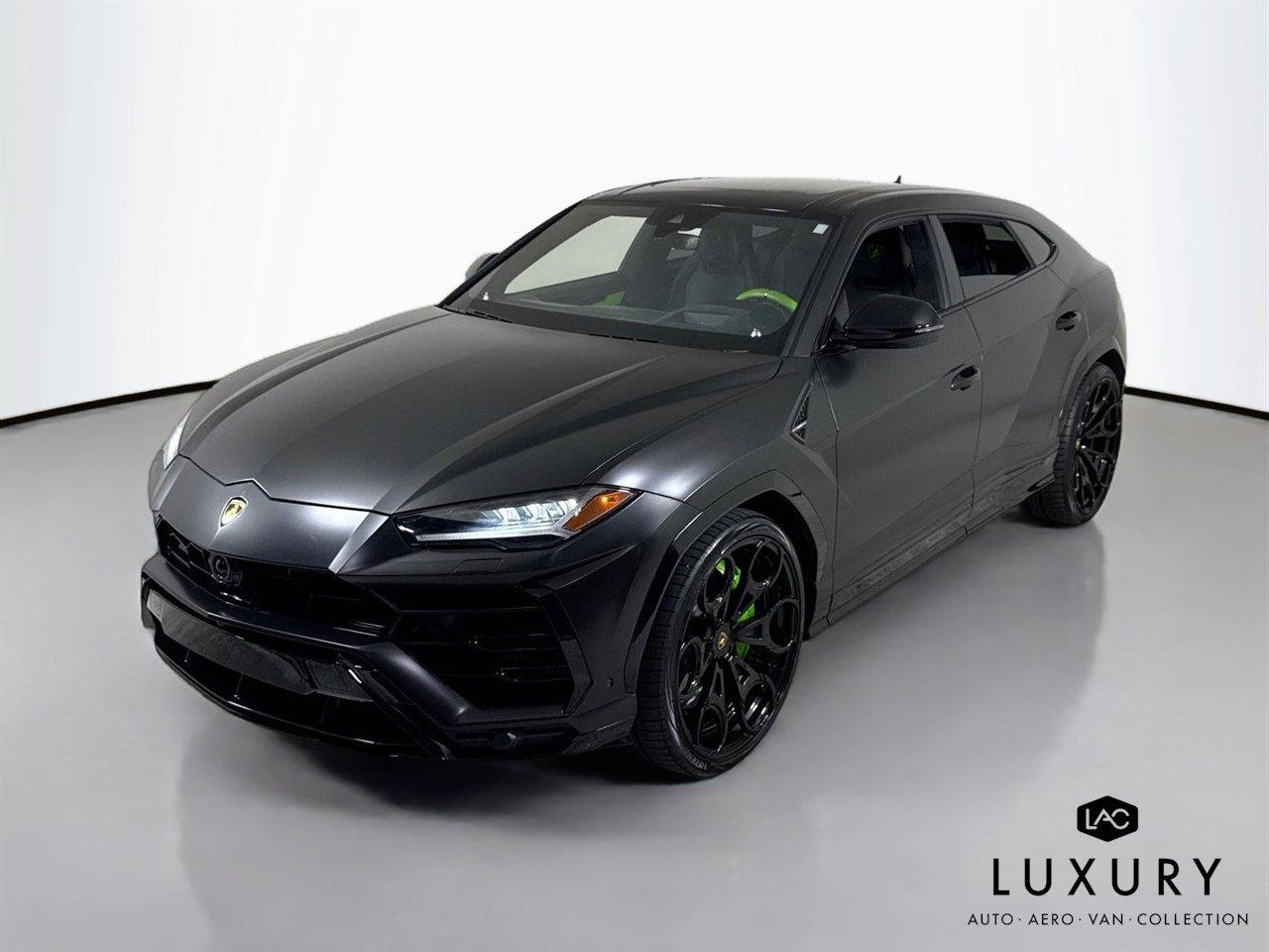 Used 2022 Lamborghini Urus AWD/4WD image 3