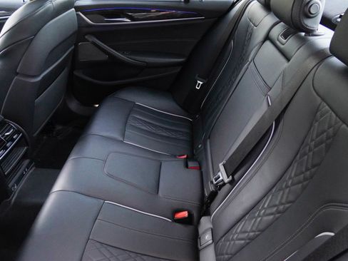 Used 2020 BMW M550i xDrive AWD/4WD image 38