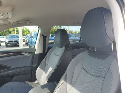 Certified 2026 Volkswagen Tiguan SE FWD image 23