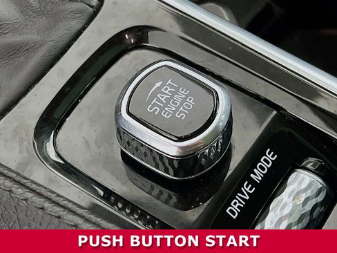 Used 2020 Volvo XC90 T6 Momentum image 13