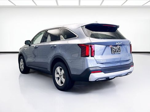 Used 2025 Kia Sorento LX FWD image 6