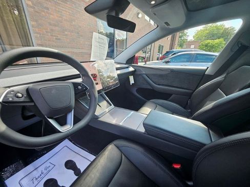 Used 2026 Tesla Model Y Long Range RWD image 39