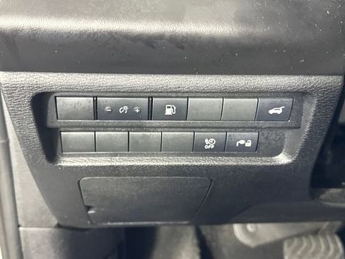 Used 2024 Mitsubishi Outlander SE image 19