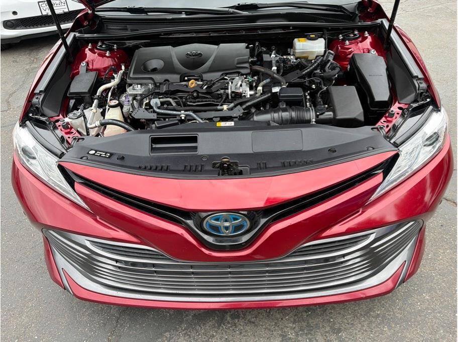 Used 2018 Toyota Camry XLE FWD image 32