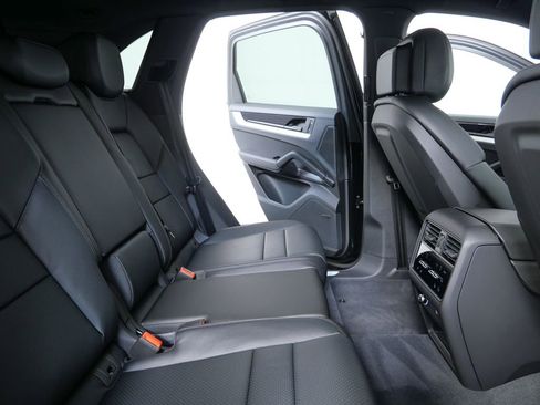 New 2026 Porsche Cayenne image 18