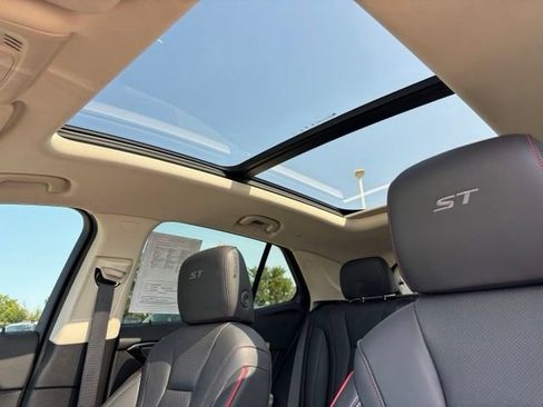 Certified 2023 Buick Envision Essence w/ Technology Package I AWD/4WD image 16