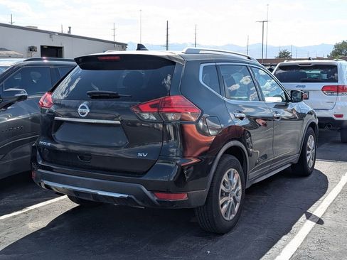 Used 2017 Nissan Rogue SV FWD image 2