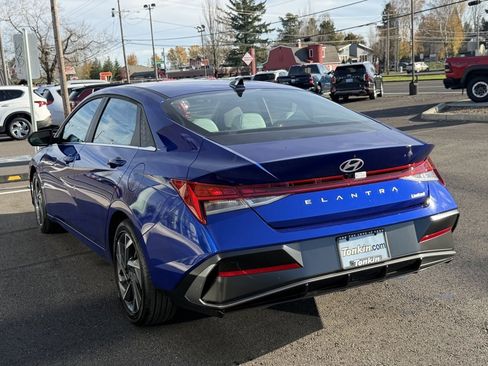 Certified 2025 Hyundai Elantra Limited image 5