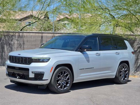 Used 2023 Jeep Grand Cherokee L Summit AWD/4WD image 5