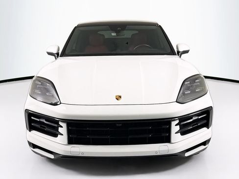 Used 2024 Porsche Cayenne Coupe AWD/4WD image 2