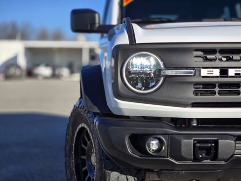 Used 2024 Ford Bronco Black Diamond image 9