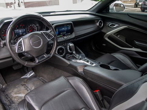 Used 2019 Chevrolet Camaro LT w/ Technology Package image 28