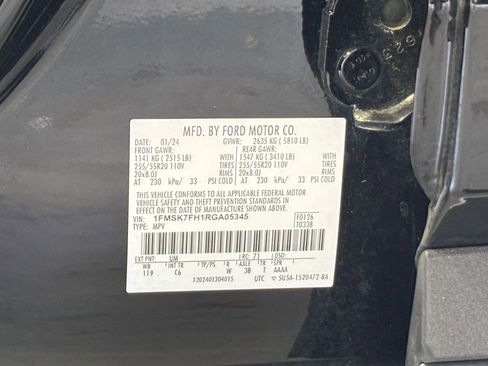 Used 2024 Ford Explorer Limited image 32