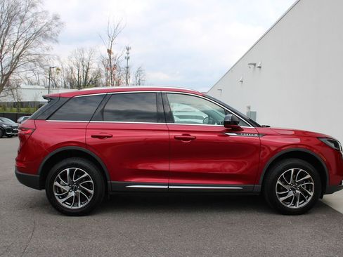 Used 2022 Lincoln Corsair AWD w/ Equipment Group 101A image 32