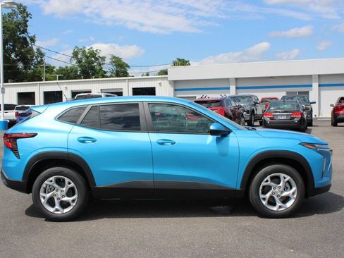 New 2026 Chevrolet Trax LS w/ LS Convenience Package FWD image 11